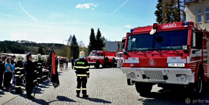 Hasiči z Kamýku nad Vltavou přivítali novou Tatru