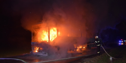 Požár autobusu u Tochovic pohledem hasičů po příjezdu na místo události