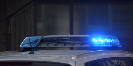 Řidička narazila do dívky na chodníku a z místa odjela, policisté žádají o pomoc při pátrání