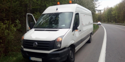 Naboural za jízdy dodávku a z místa střetu ujel