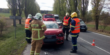 Aktuálně: Opatrně na Strakonické, dopravní nehoda pěti vozidel značně omezuje provoz
