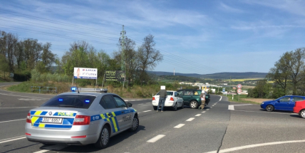 Opatrně na Evropské. Srážka dvou vozidel komplikuje provoz