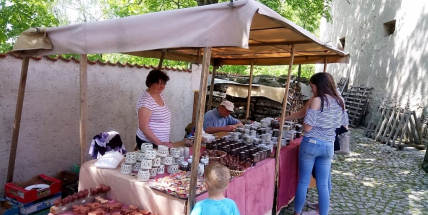 Včera mohli březničtí nakupovat na Podbrdském farmářském a řemeslném trhu