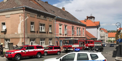 Právě teď: Hasiči likvidují požár pokoje v hotelu