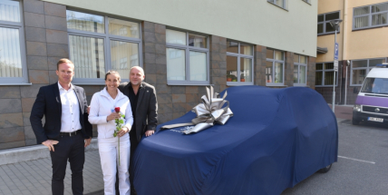 Příbramská nemocnice získala zdarma vůz značky Peugeot pro domácí péči