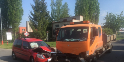 Aktuálně: Střet osobního vozu s nákladním povolal veškeré složky IZS