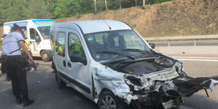 Aktuálně: Dopravní komplikace na dálnici D4. Střet osobního vozu s nákladním povolal na pomoc hasiče