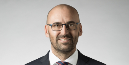 Mají ředitelé škol vždy na dalších šest let pokračovat automaticky?