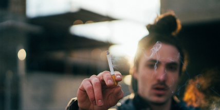 Dnes je tomu rok, co začal platit zákaz kouření v restauracích. Občas se kontrola neobejde bez pokuty