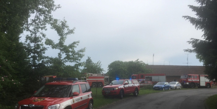 Aktuálně: Požár rodinného domu zaměstnává tři jednotky hasičů