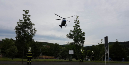 Právě teď: Po srážce vlaku s chodcem míří na pomoc vrtulník
