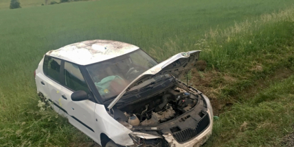 Právě teď: Škoda Fabia skončila u Vranovic v příkopu