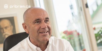 Parkoviště a parkovací místa – věčně bolavé téma. Na některé z otázek čtenářů odpovídá starosta města Ing. Jindřich Vařeka