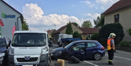 Aktuálně: Dopravní nehoda uzavřela jízdní pruh v Jincích