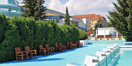 O víkendu se do venkovního bazénu ponořil už tisící návštěvník