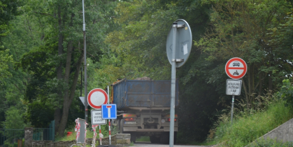 Od včera je uzavřena cesta kolem Nováku, ne všichni zákaz respektují