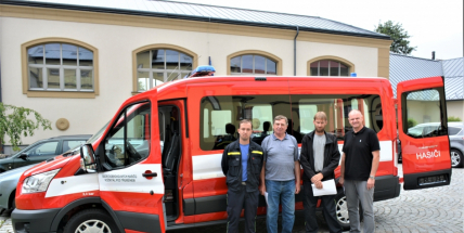 Hasiči z Rožmitálu pod Třemšínem převzali nové vozidlo