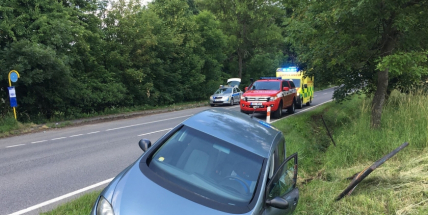 Aktuálně: Na výjezdu z Příbrami skončil Seat v příkopu