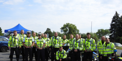 Kolama dolů aneb jízda motorkářů s Policií ČR se nesla v přátelské atmosféře