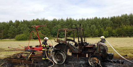 Právě teď: Požár traktoru v plném rozsahu zaměstnává hasiče