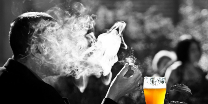 Průzkum: Jak po jednom roce vnímají lidé zákaz kouření v restauracích