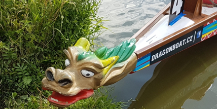 Závod dračích lodí na Sedlčanské přehradě