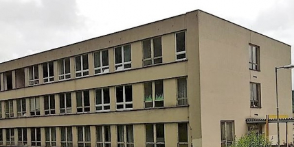 Základní škola ve Školní ulici už trénuje na prázdniny ředitelským volnem. Mění se zde okna