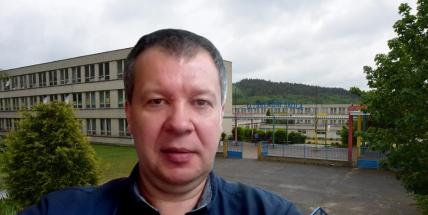 Mgr. Havlíček, dlouholetý zástupce ředitelky školy, se už po prázdninách do Školní ulice nevrátí. Po neúspěšném konkurzním řízení na post ředitele, odchází