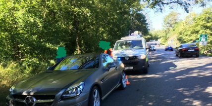 Náklaďák si couvnul a naboural do Mercedesu