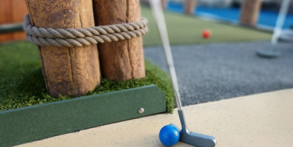 Brány zrekonstruovaného minigolfu, by se měly otevřít koncem prázdnin