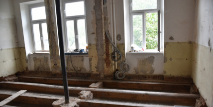 Knihovna Jana Drdy: stavba výtahu se z důvodu havárie prodlouží zhruba o měsíc