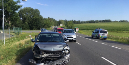 Nehoda dvou osobních aut zkomplikovala provoz z Příbrami směrem na Milín