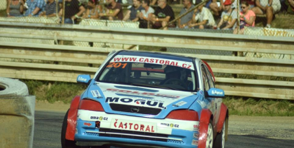 Na Sedlčanské Kotlině se o víkendu proháněla padesátka jezdců