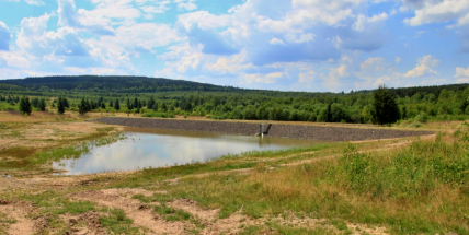 Vojenské lesy budují v Brdech malé vodní nádrže, mají chránit před povodněmi a zadržet v lesích více vody