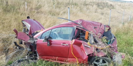 Aktuálně: Vážná nehoda u Dubence! Řidička vylétla mimo komunikaci, kde sešrotovala Citroën