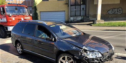 Citroën vjel zaparkovanému autu až do kufru