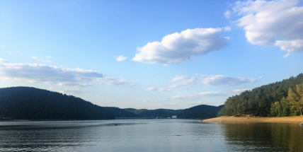 Již se objevila některá místa, kde hygienici koupání nedoporučují