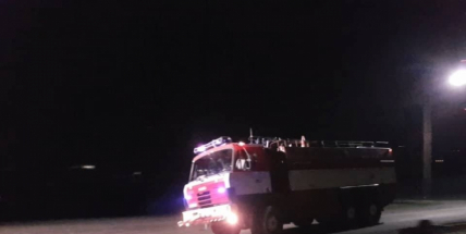 Boj s ohněm odpoledne neskončil. Hasiči byli nuceni znovu vyjet k požáru ve firmě Ravak