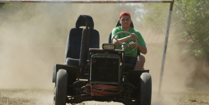 Závodníci Zetorů vířili prach, skoro jako Martin Macík Jr. na Dakaru