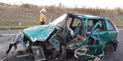 Aktuálně: Čelní střet dvou vozidel zastavil provoz na silnici I/4. V místě přistává vrtulník