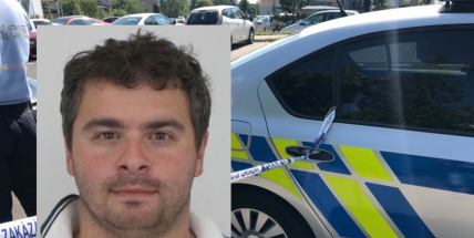 Muž zanedbával své povinnosti k dětem a nyní se skrývá před policisty