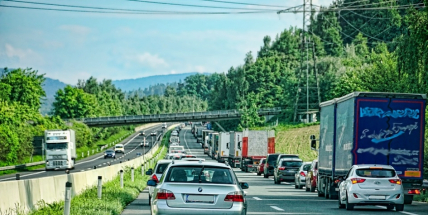 Vpravo a vlevo aneb „vytvořme uličku pro IZS!"