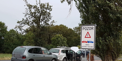 Aktuálně: Po střetu dvou vozidel skončilo dítě v péči záchranářů