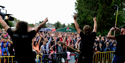 Takhle obsazené parkoviště? To tu ještě nebylo