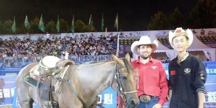 Kovboj z Příbramska má opět důvod k oslavě. Se svým moravským týmovým kolegou získali na mistrovství světa v Číně páté místo v disciplíně Barrel race