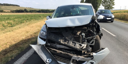 Aktuálně: Po střetu dvou vozidel na Strakonické je neprůjezdný jeden jízdní pruh