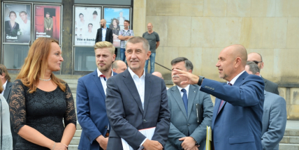 „Hnusná fasáda,“ konstatoval při pohledu na kulturní dům Andrej Babiš