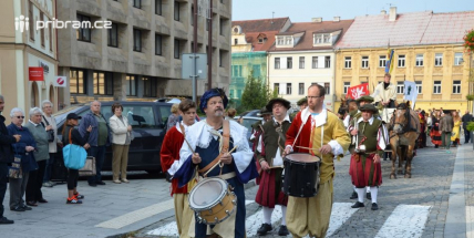 Den plný dobové hudby, tance, divadla a řemesla