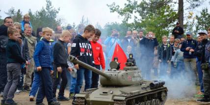 Zatopený lom zažije námořní, tankovou i vzdušnou leteckou bitvu