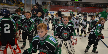 Sezónu ledního hokeje zahájilo 230 malých i velkých hokejistů